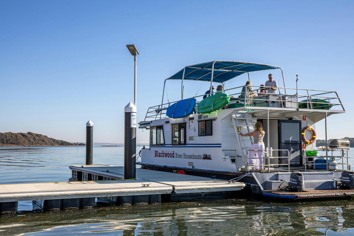 margaret_river_houseboat