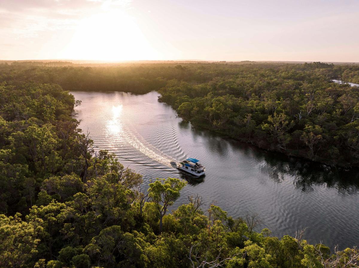 Houseboat Cruise Blackwood River