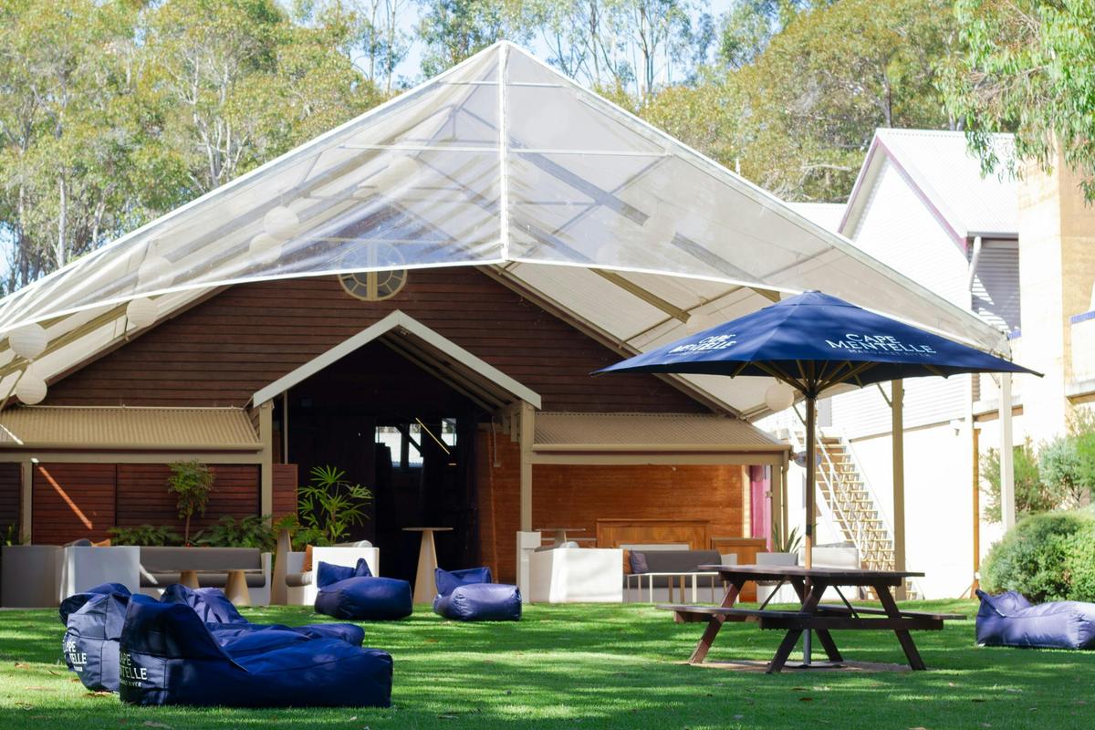Cape Mentelle lounge garden