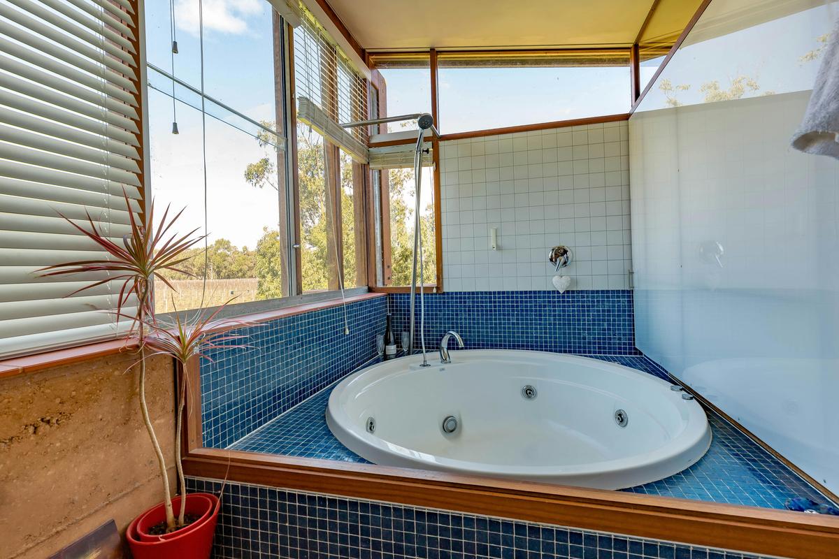Lakeside Spa Apartment