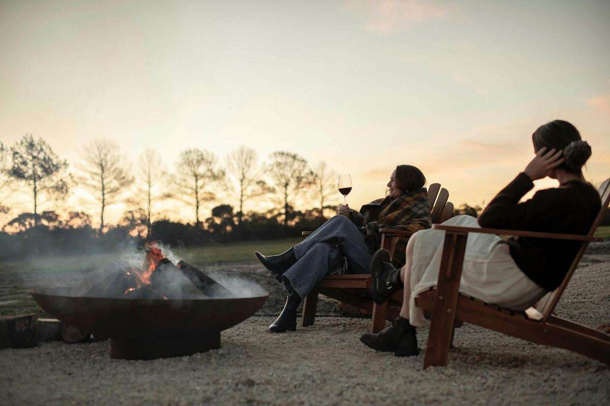 Outdoor fire pit