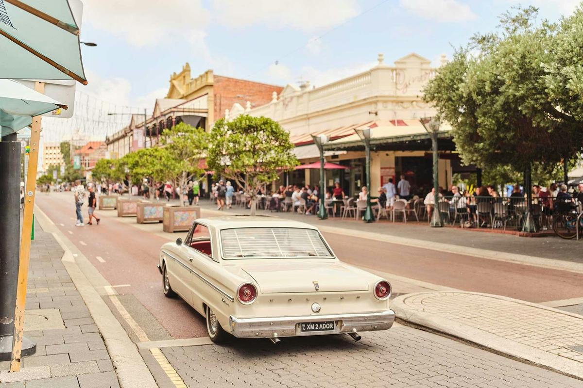 Vintage cars on the Cappucino Strip