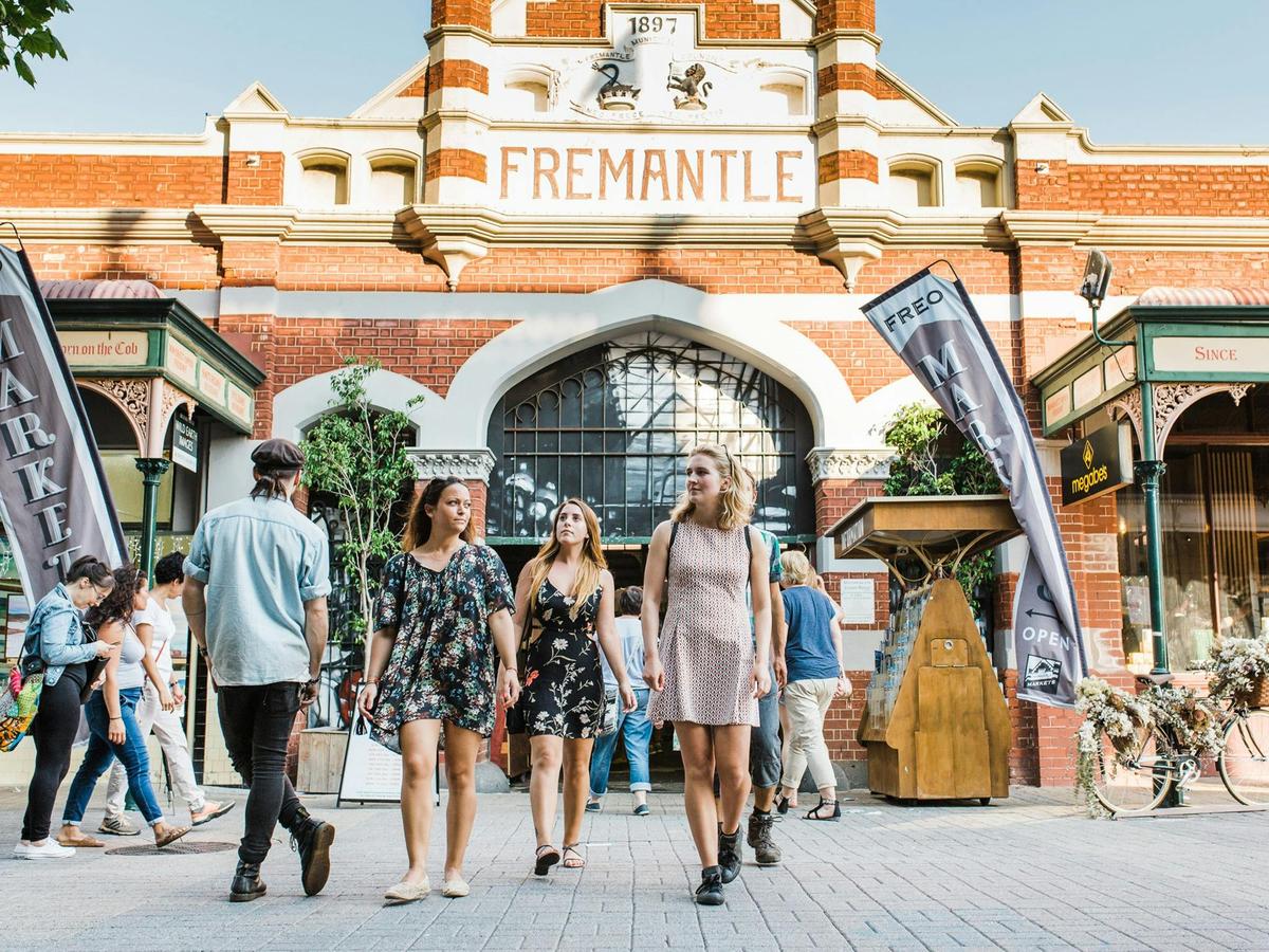 Crowds in front of the entrance to Fremantle Markets