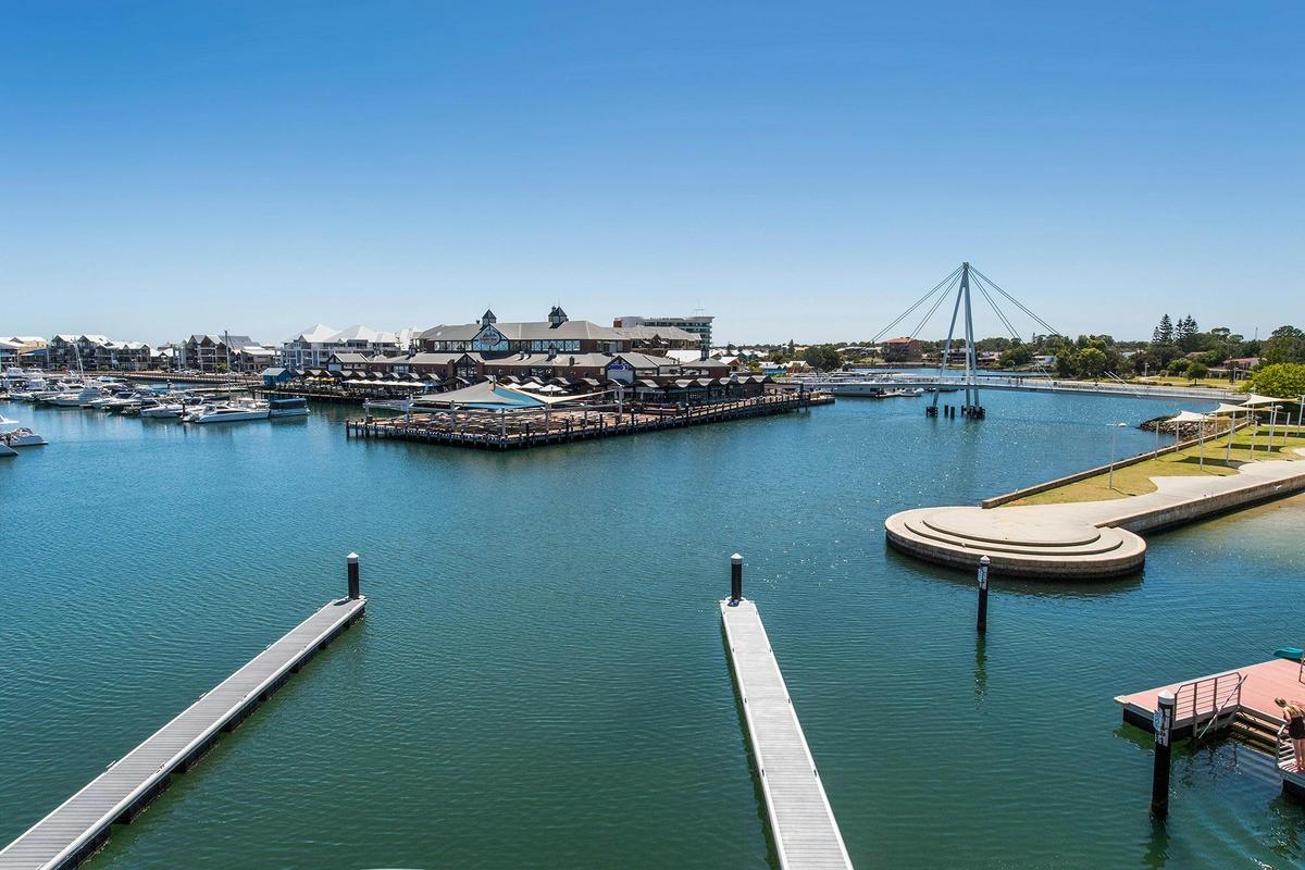 Dolphin Quay Marina