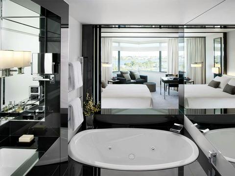 Luxe King Spa