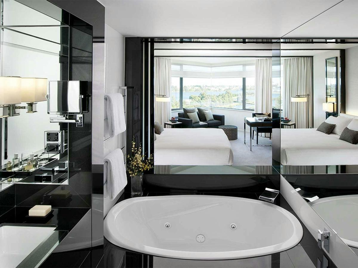 Luxe King Spa