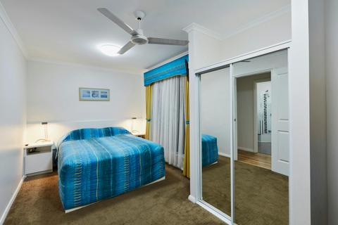 Deluxe 2 Bedroom Jacuzzi Cabin - Sleeps 6