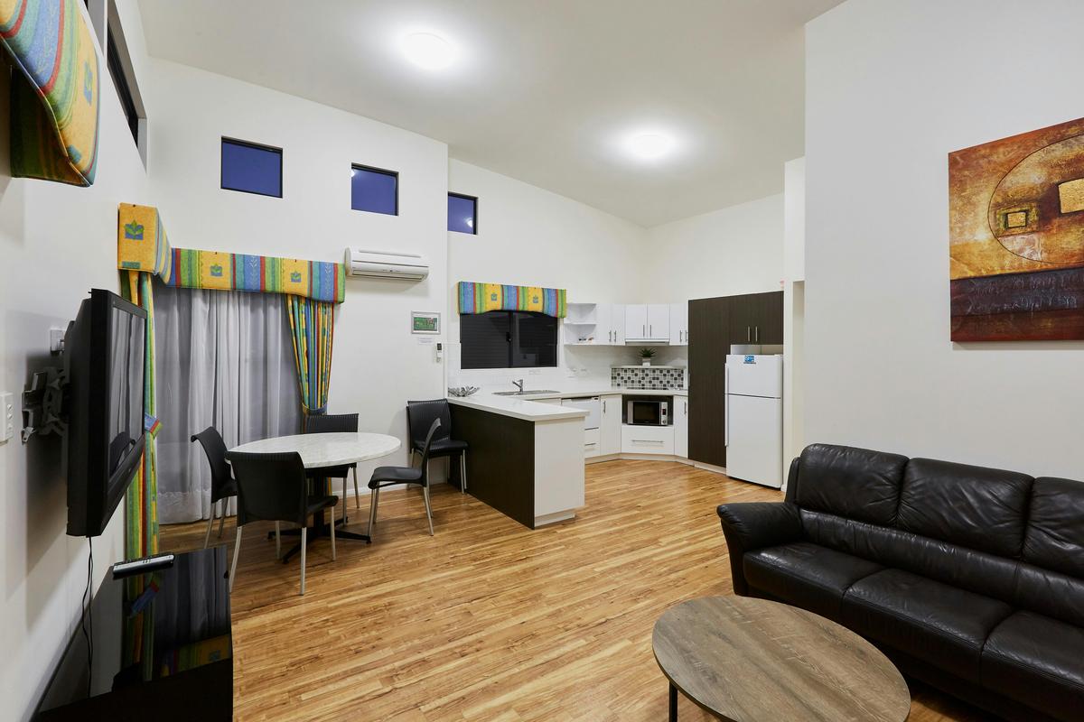 Deluxe 2 Bedroom Cabin - Sleeps 6
