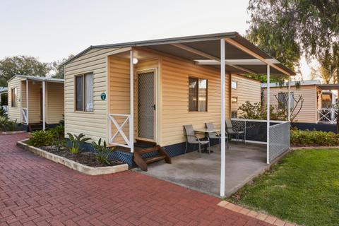 Standard 1 Bedroom Cabin - Sleeps 4