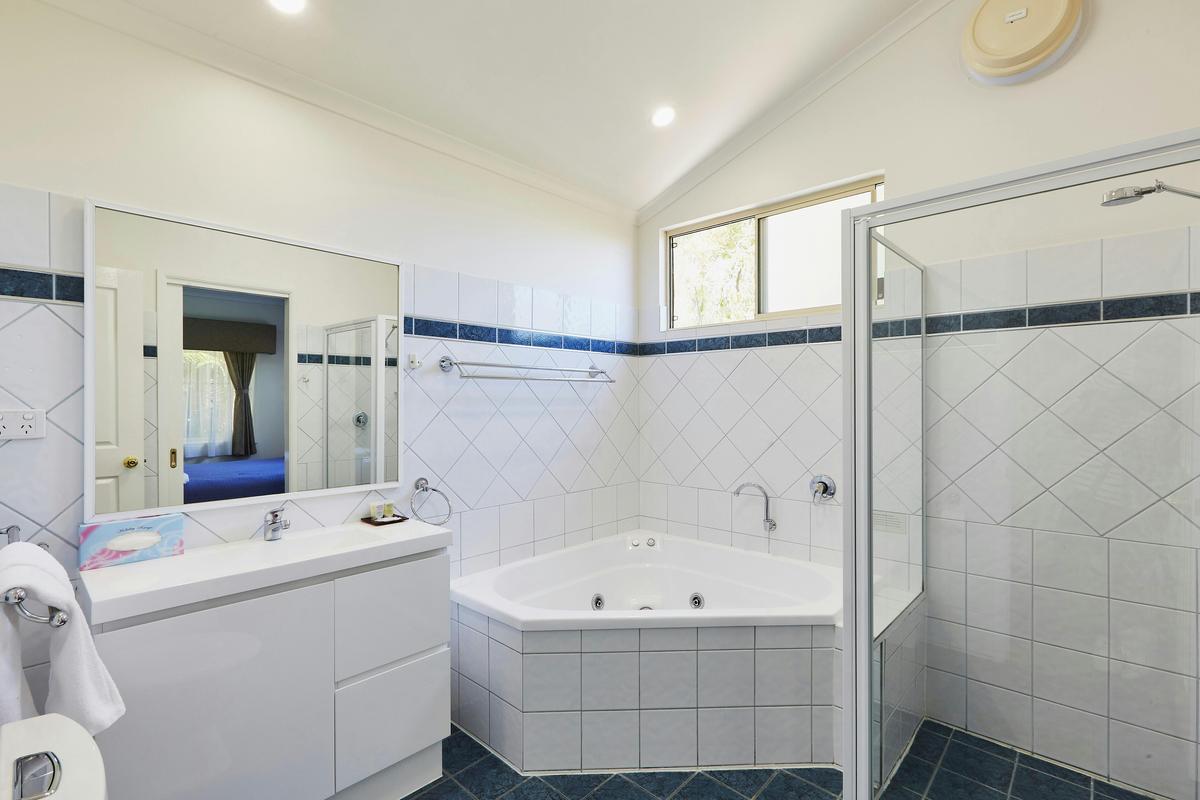 Deluxe 2 Bedroom Spa Villa - Sleeps 4