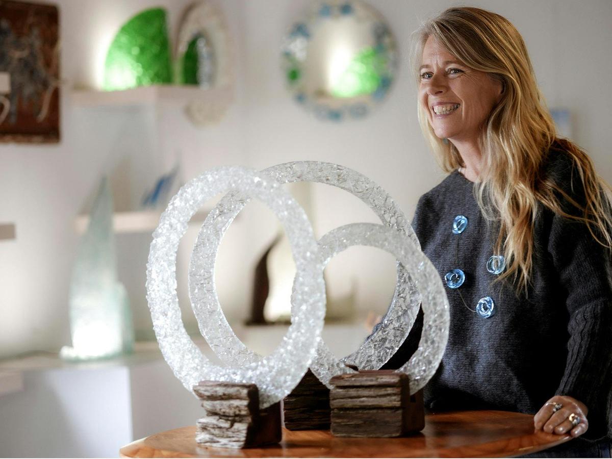 Cindy Poole Glass Artist in her studio Gallery Esperance