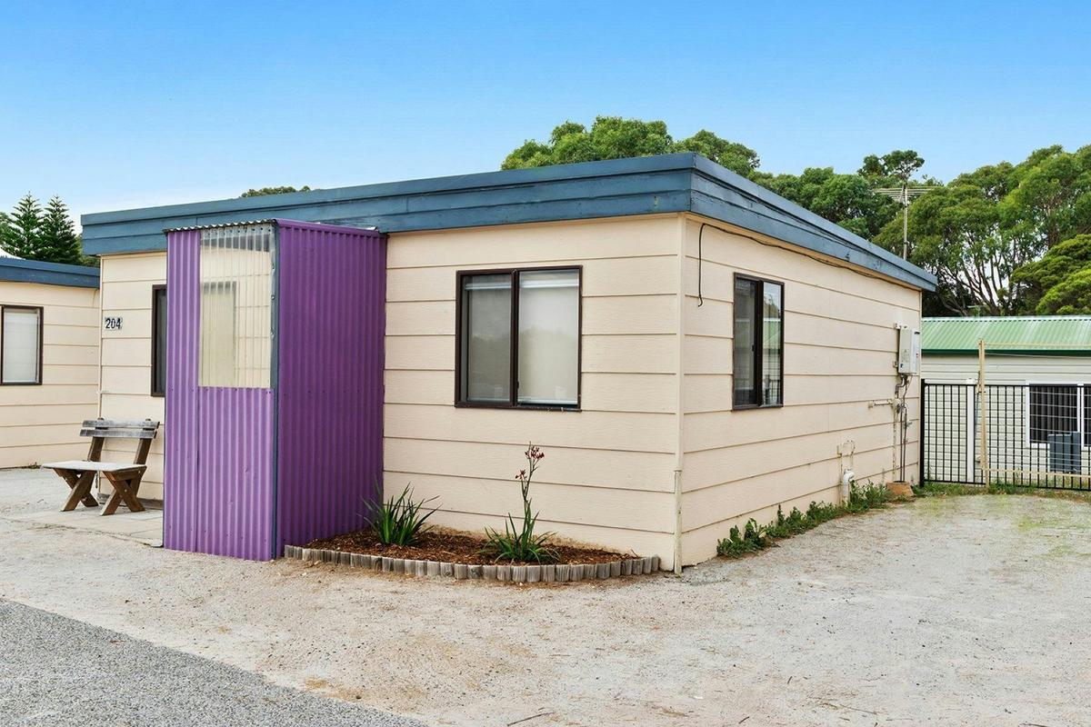 Standard 1 Bedroom Cabin - Sleeps 6