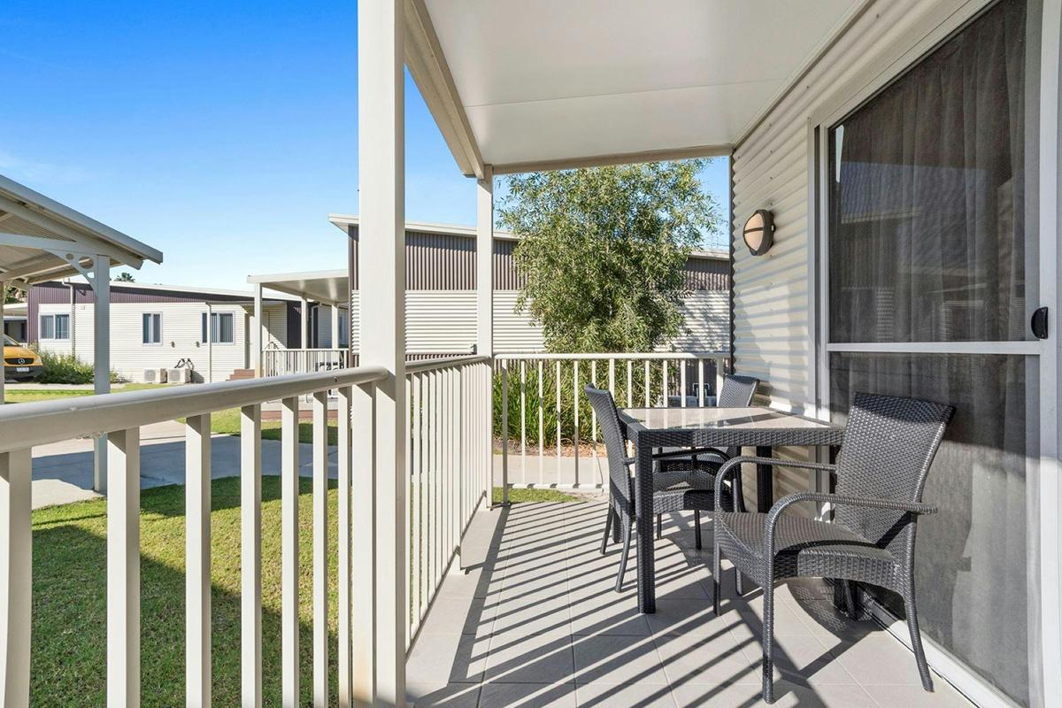 Deluxe 2 Bedroom Cabin - Sleeps 4