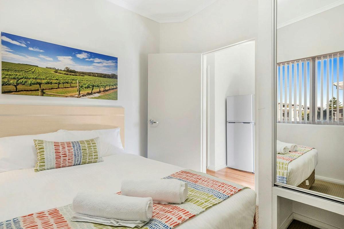 Deluxe 2 Bedroom Cabin - Sleeps 4