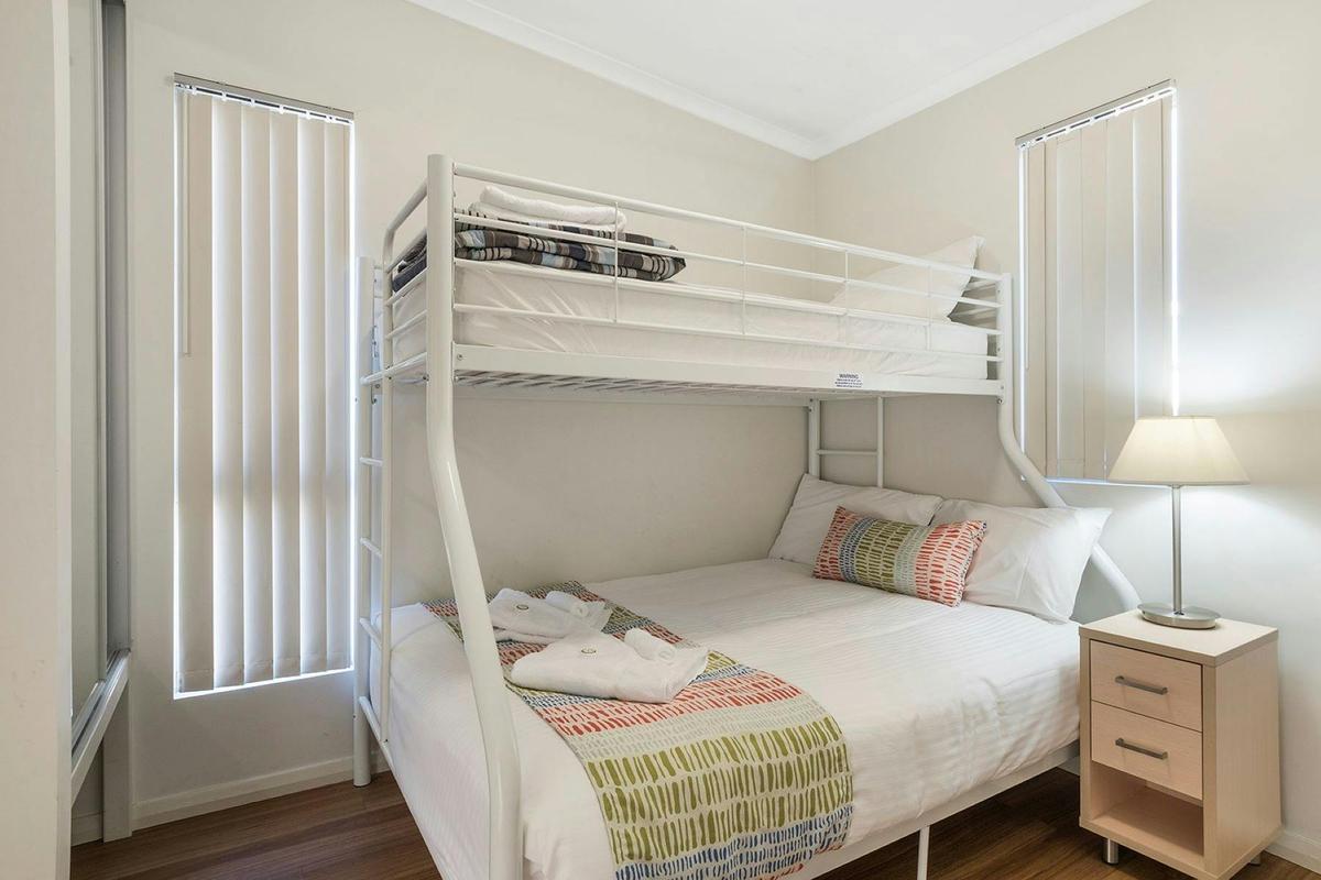 Deluxe 2 Bedroom Cabin - Sleeps 5