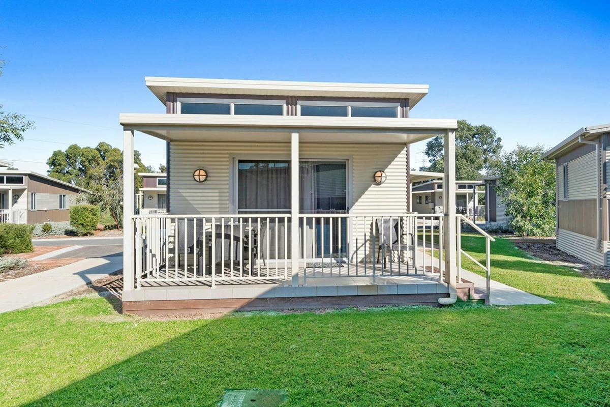 Superior 2 Bedroom Cabin - Pet Friendly