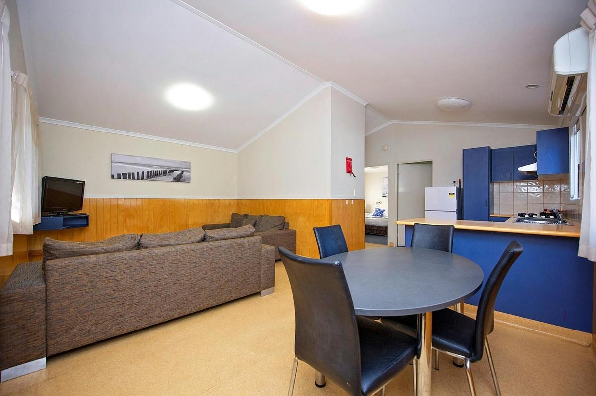 Superior Two Bedroom Cabin - Sleeps 6