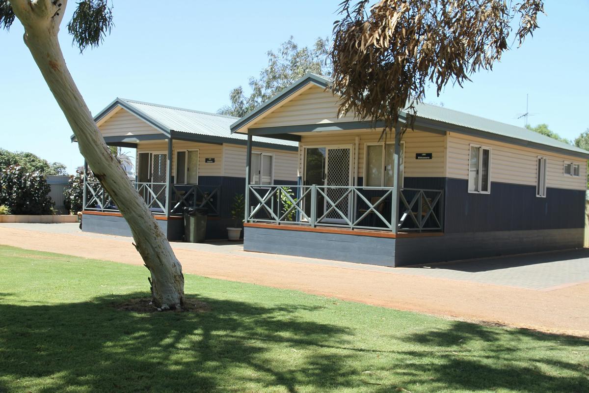 Deluxe self-contained chalets - Wintersun Caravan and Tourist Park