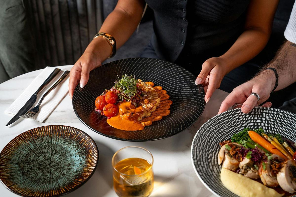 holding plate on the table