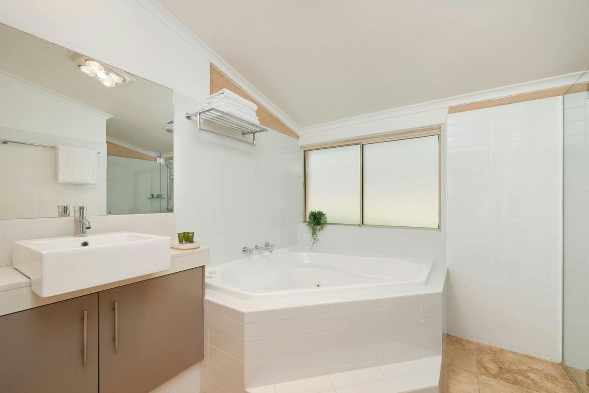 Two Bedroom Queen Bed Chalet