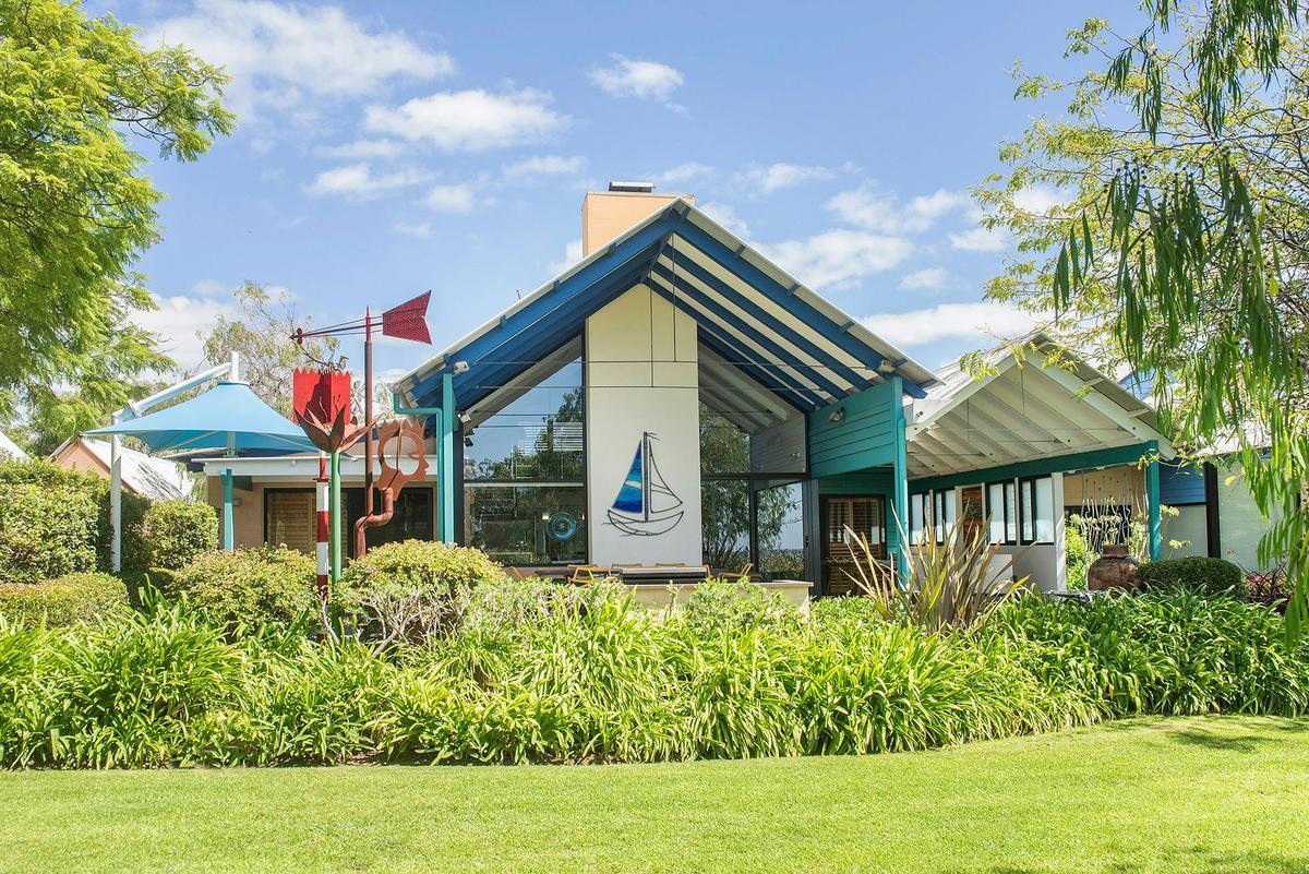 Beachfront Cottage 13