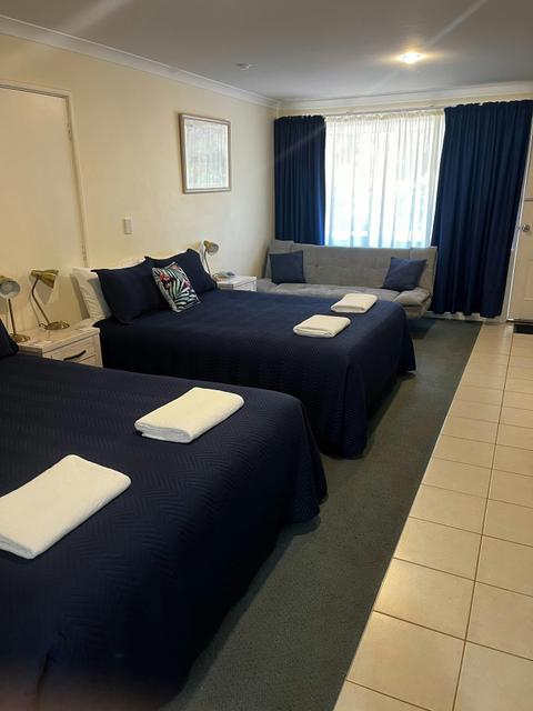 Deluxe Queen Motel Room