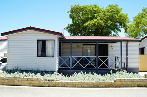 Deluxe Cabin - Two Bedroom - Sleeps 4
