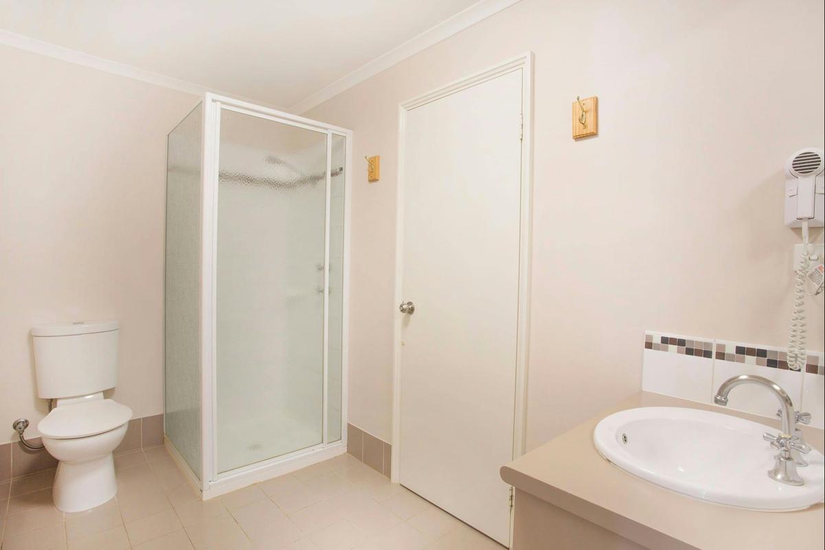 Deluxe Cabin - Two Bedroom - Sleeps 4