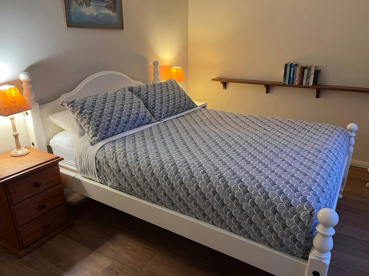 Sheoak Cottage main bedroom with queen sized bed