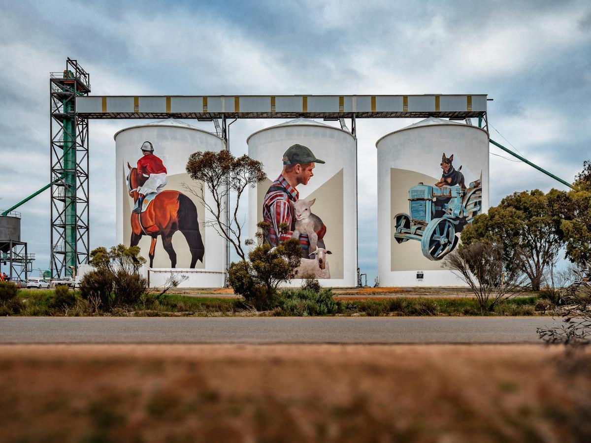 Pingrup Silo along the PUBLIC Silo Trail, 2018.