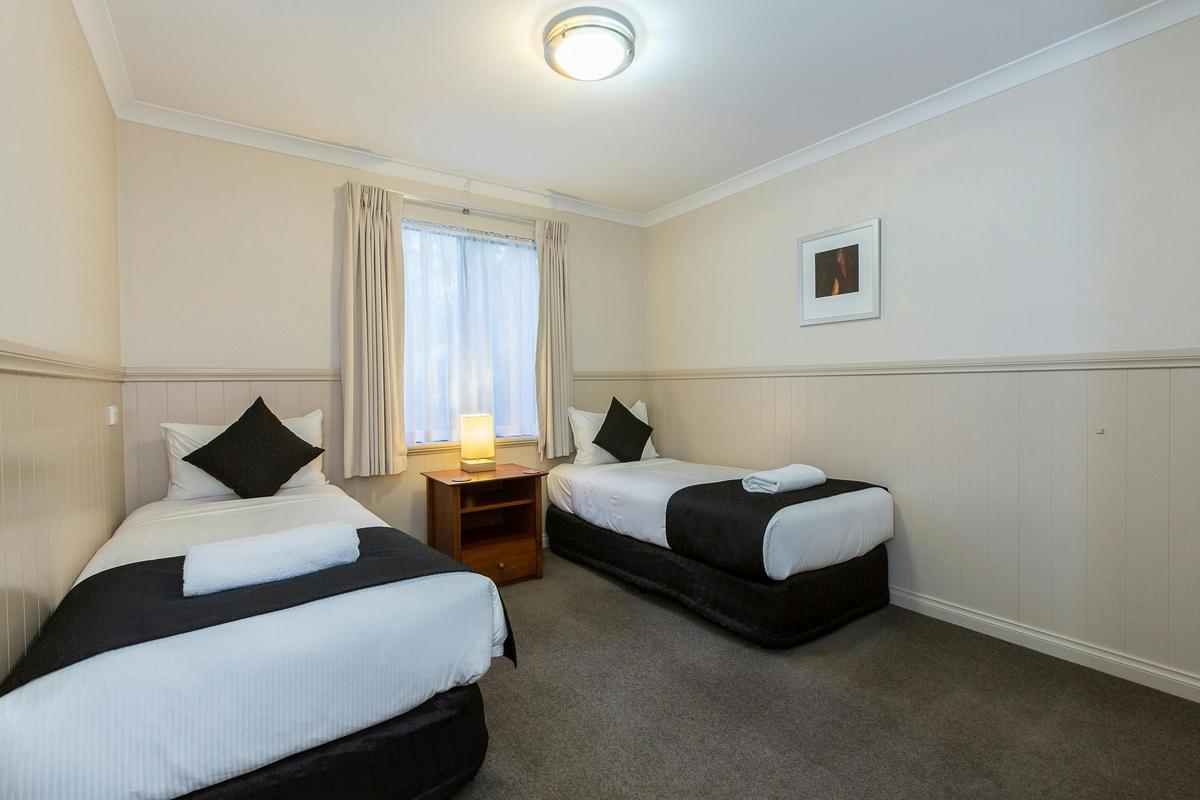 Ibis Lake View Spa Chalet