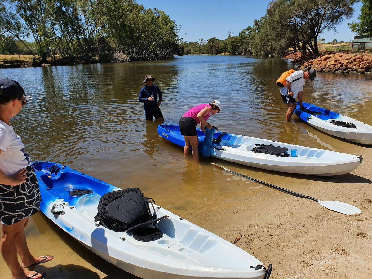 Mandoon Winery and Kayak Tour with wine tasting