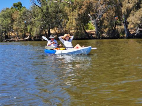 Mandoon Winery and Kayak Tour with wine tasting