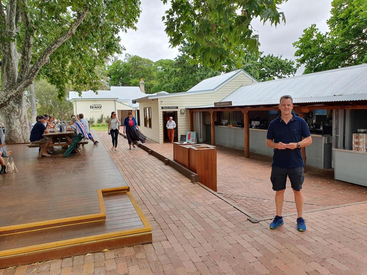 Mandoon Winery and Kayak Tour with wine tasting