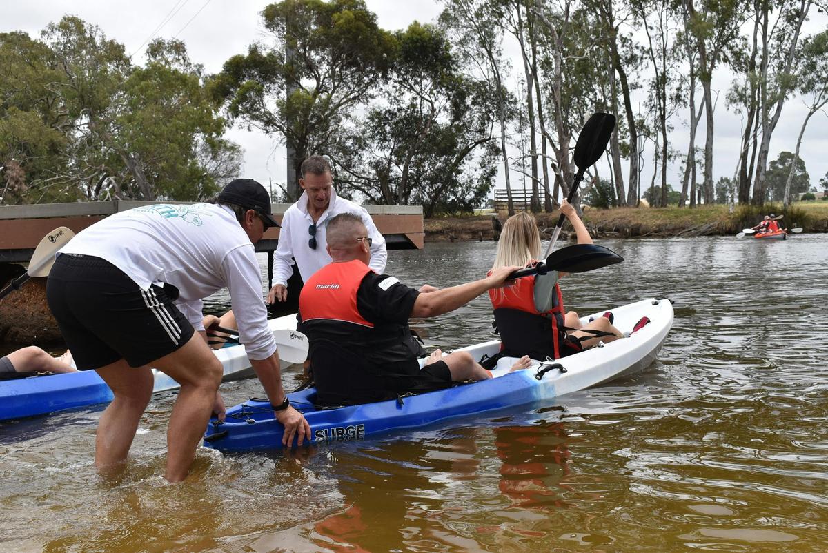 Mandoon Winery and Kayak Tour with wine tasting