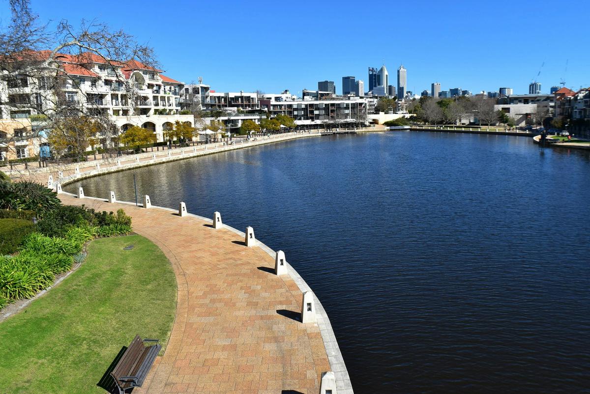 Majestic Foreshore and East Perth Bike Tour