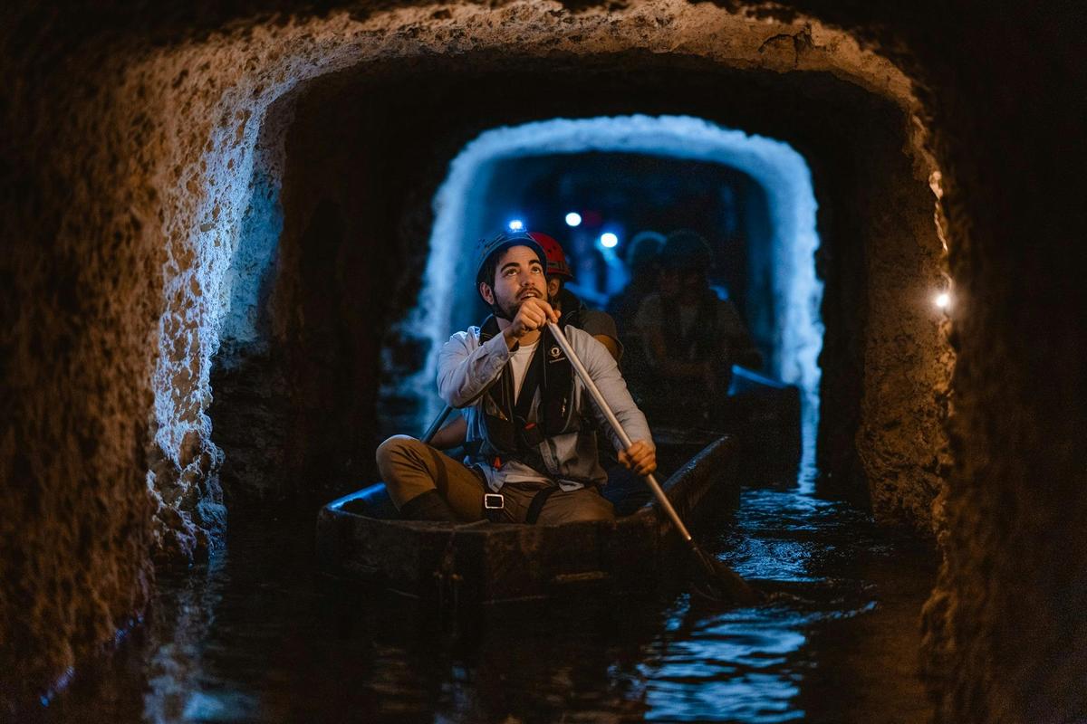 Tunnels Tour - Boating Section