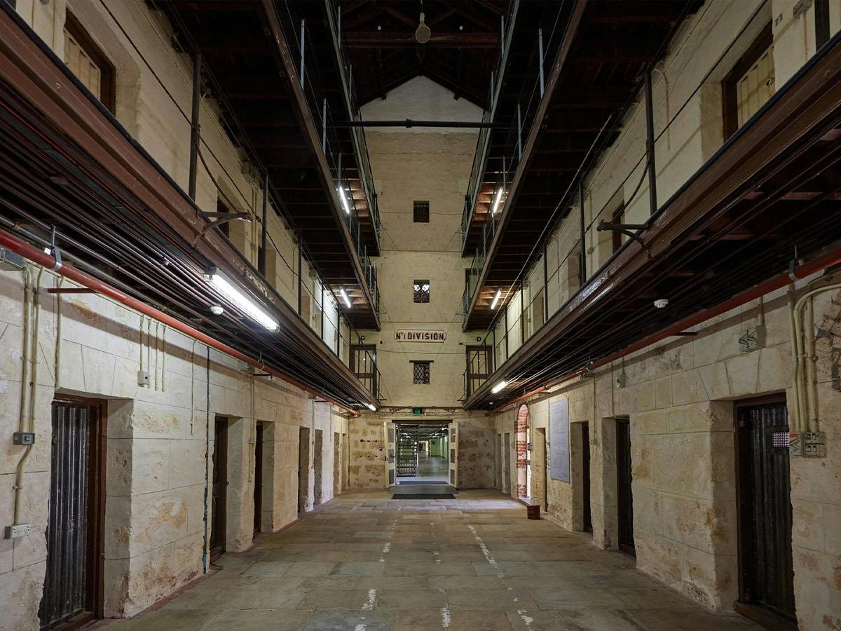 1 Division - Internal Main Cell Block