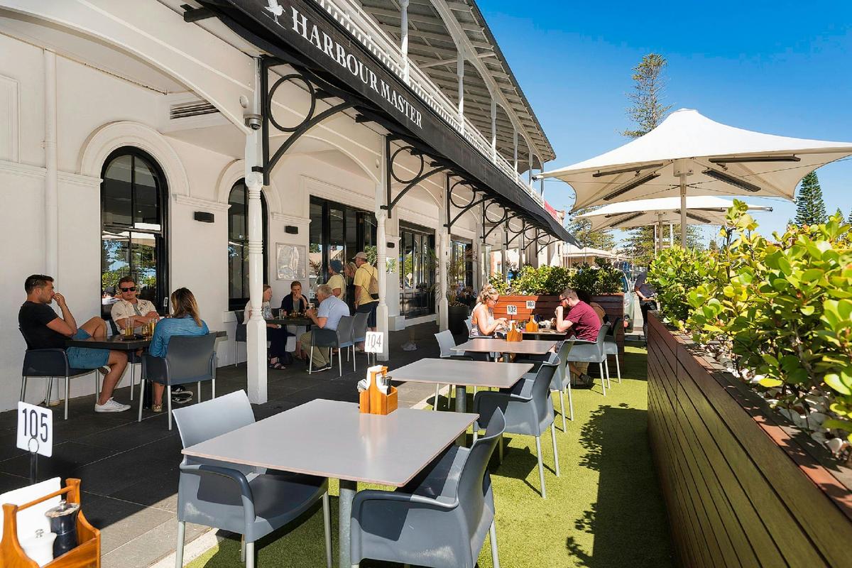 Alfresco dining