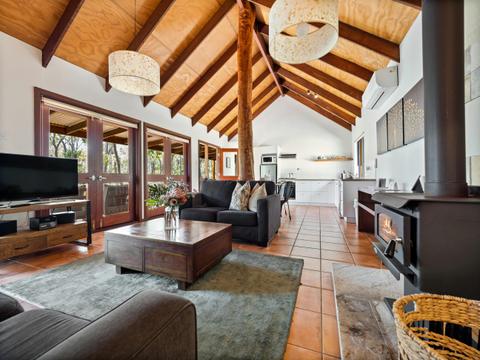 Lakeside Spa Chalet - 2 Bedroom