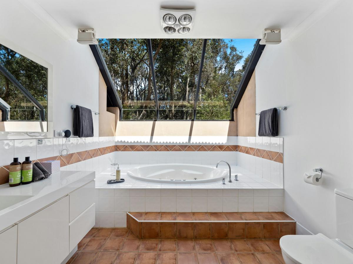 Lakeside Spa Chalet - 2 Bedroom