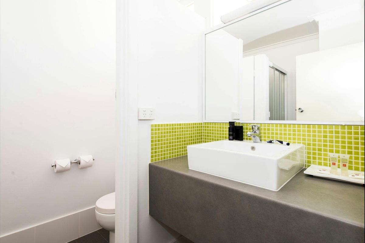 Bathrooms at ibis Styles Gerladton