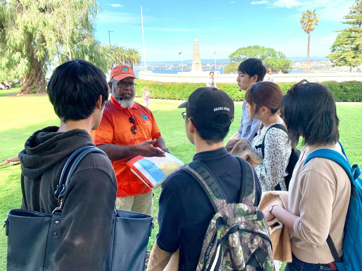 Walter with Japanese Exchange students, Karrgatup Tour