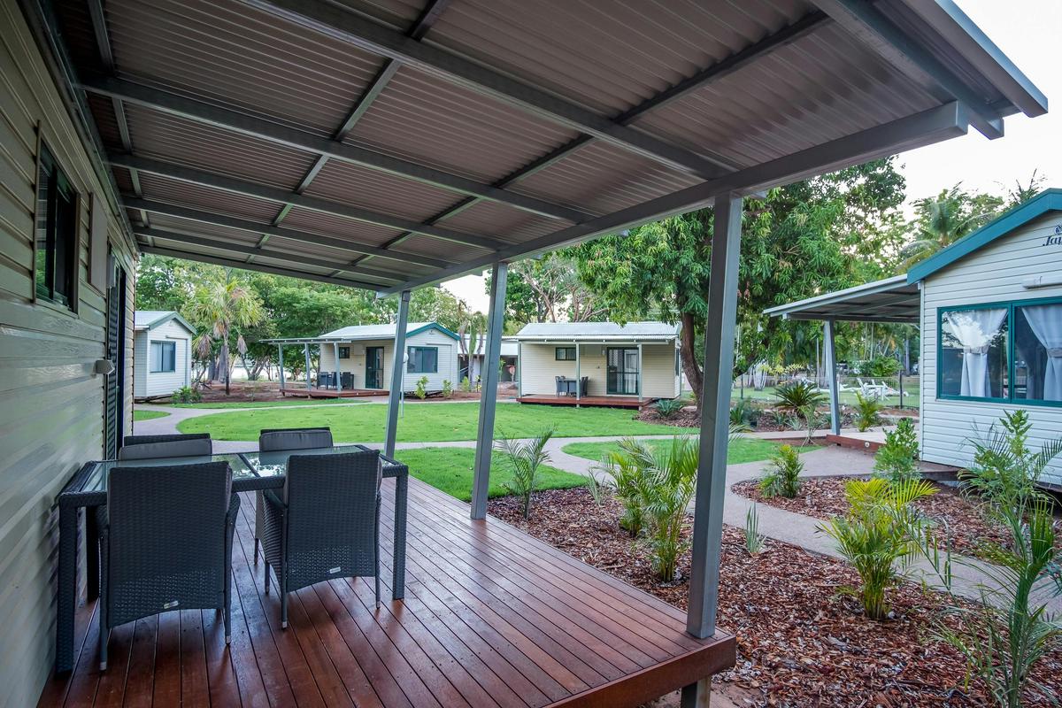 En suite Poolside Cabins