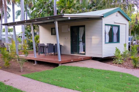 En suite Poolside Cabins