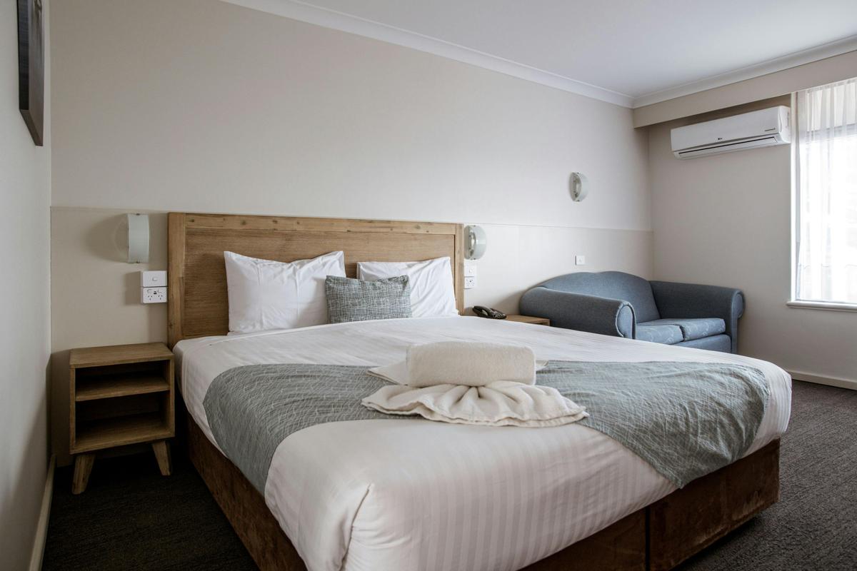 Executive King - Sleeps 2