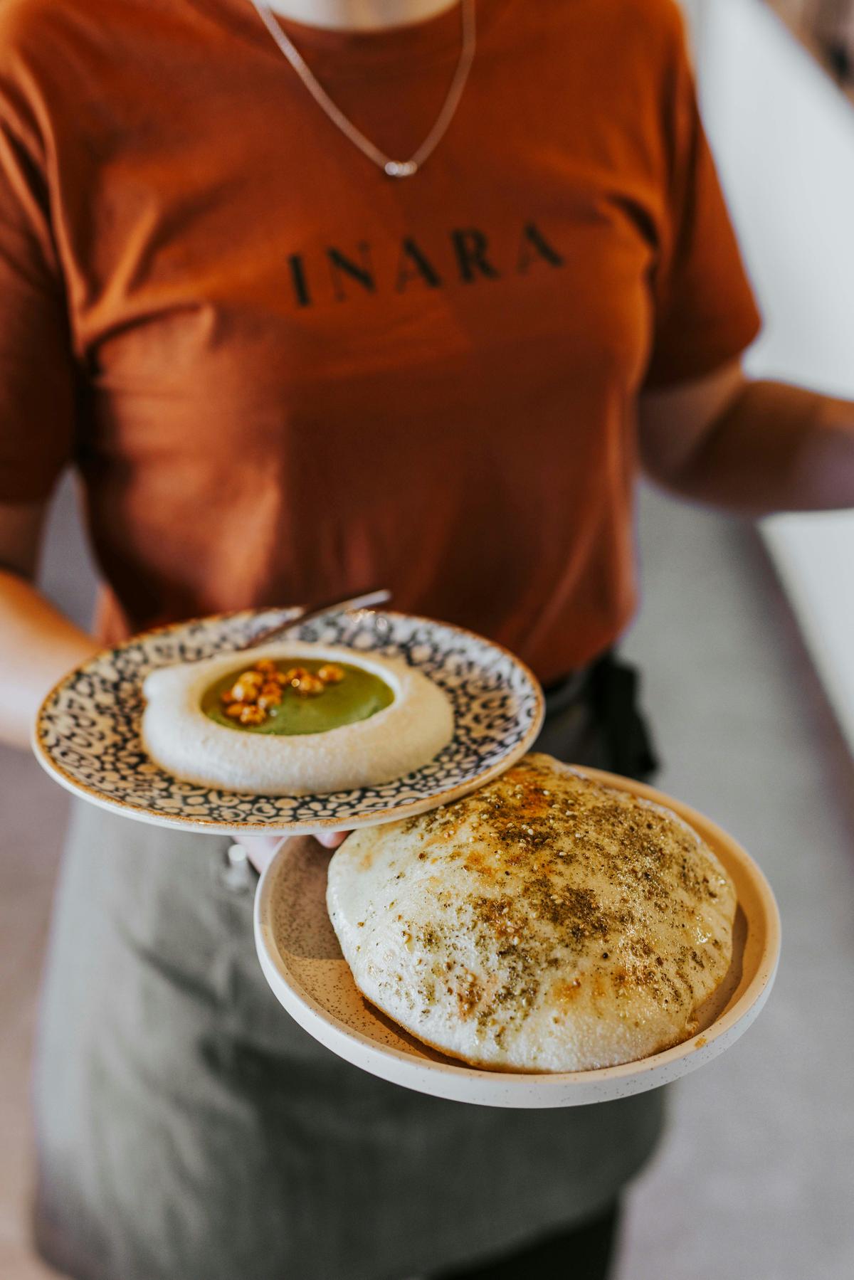 Freshly baked Bazlama bread & Hummus
