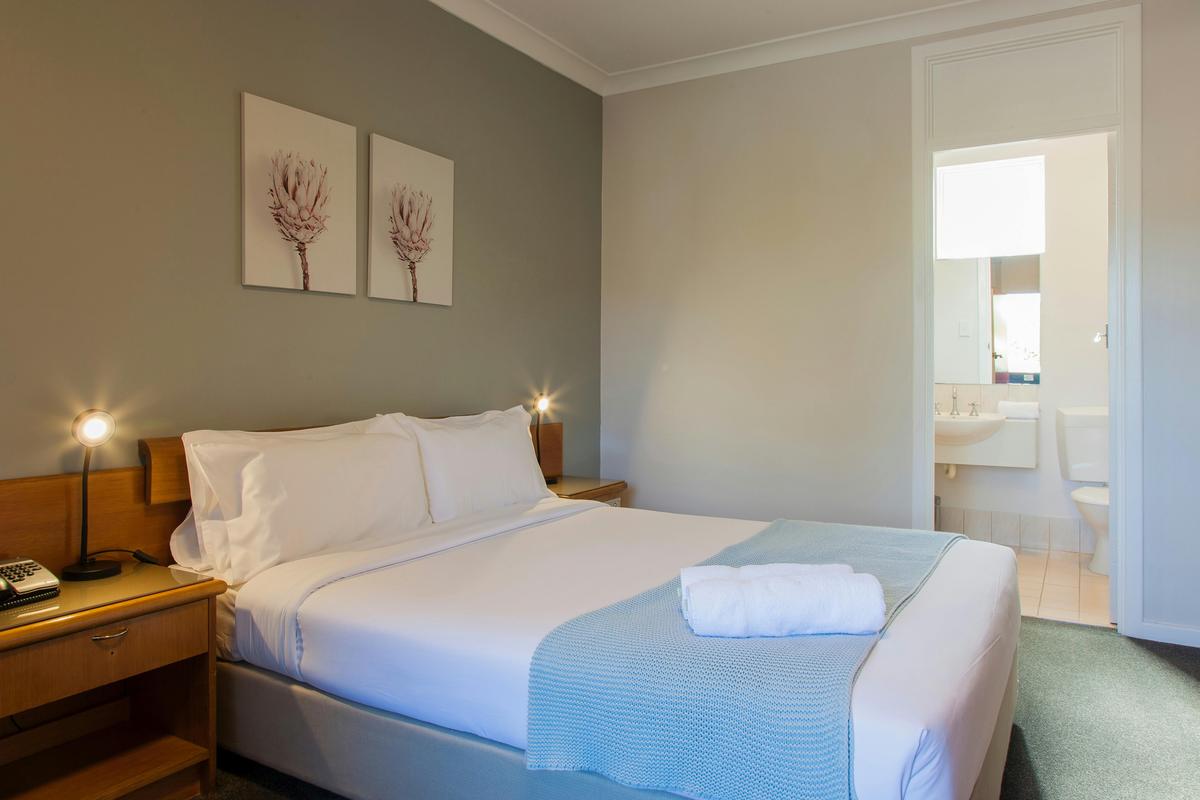 Standard Queen Room