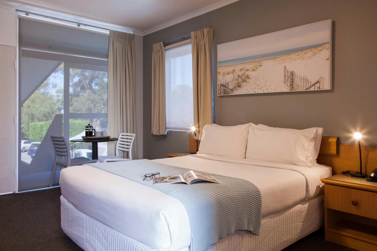 Superior Queen Room with Kitchenette
