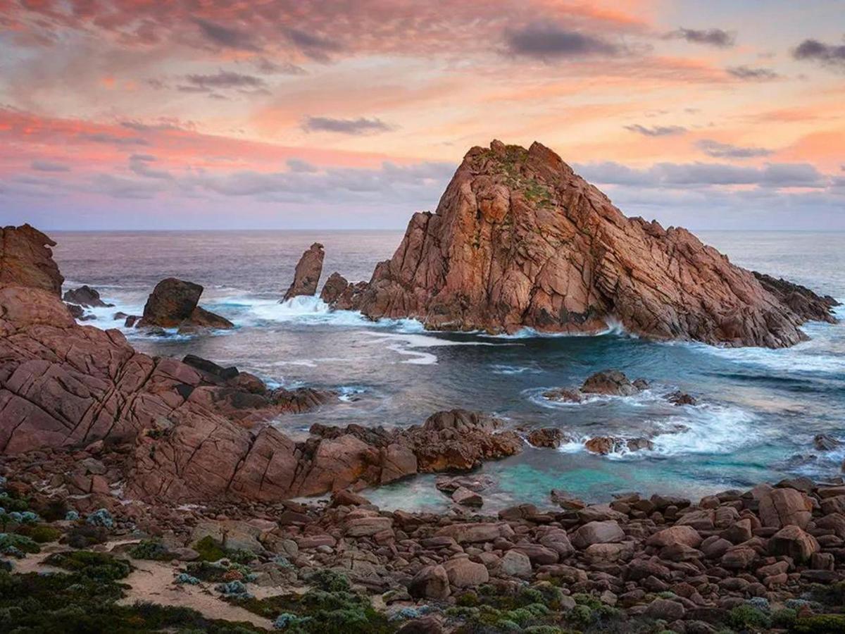 WA-Margeret-River-sugarloaf-rock